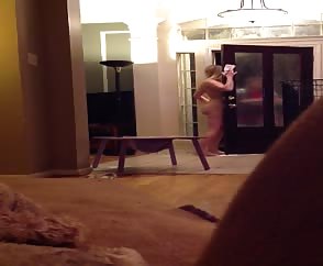 Girl Answers Pizza Delivery Guy All Naked