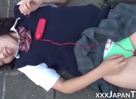 Asian Teen Slut Uses Her Vibing Toy In Public