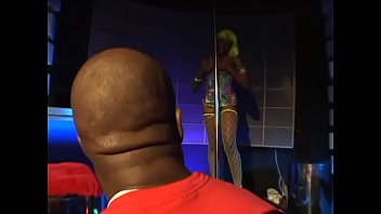 Stunning Ebony Model With Yellow Hair Kelly Starr Gets Giant Dick Inside Her Holes During The Party