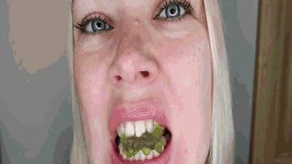 Clips 4 Sale   Colored Bears On Dangerous Teeth AVI(1920*1080)HD