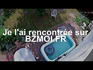 Une Camera De Securite A Surpris Un Couple En Train De Baiser Dans La Piscine