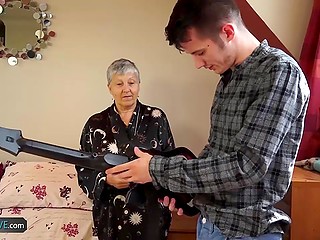 Tall Dude Comes To Help Hot Granny And Find Out That She Wants To Suck His Young Dick