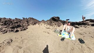 TROIA In SPIAGGIA: Quando Una Troia Vede Un Bel Cazzo Non Può Resistere A Farlo Sborrare