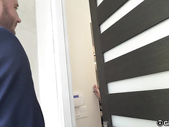 Young Estate Slut Jessie Saint Orgasms Like Crazy On Client’s Boner