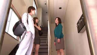 Asiatiche Hausfrauen Nutzen Jede Gelegenheit Um Mit Ihre Pussy Zu Spielen