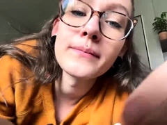 Divinebabe – Mommy Takes Care Of Your Morning Wood