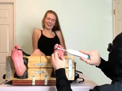 Ticklishgirls – Hannah Tickled In The Stocks – Uncut