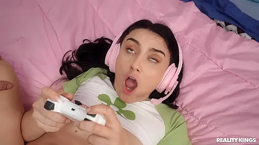 Freeuse Fuck With Hot Gamer Roommate