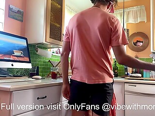College Boy’s Jewish Stepmom Satisfies Her Cravings For Cock By Seducing His Friend
