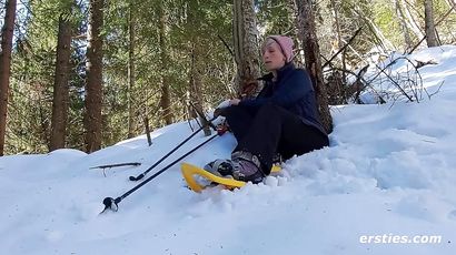 Veronicas Ausflug In Den Schnee Mit Heißem Sq   Veronica Uses Anal Toys Outdoors At Ski Resort