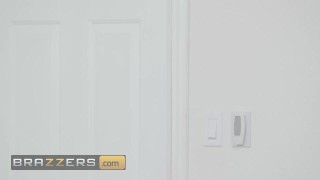 BRAZZERS   A Blindfold Is What Needed To Heat Things Up For Hotties Kayley Gunner & Brynn Michaels