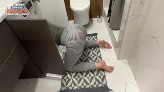 "Hey, Help Your Stepmom!"   Hot Milf Housewife In Tight Leggings With Big Ass Stuck In The Washer