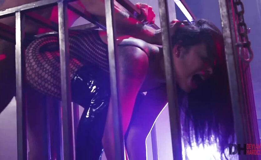 Gina Valentina's Sizzling Blowjob In A Cage