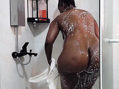 Big Booty Ebony MILF Caught Taking A Hot Shower