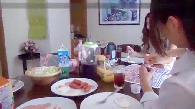 Multitasking Stepmom Gets Banged By Only Man In Family